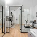 Διαμέρισμα Modern Centrally Located - By Upstairs