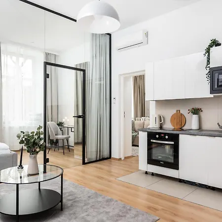 Modern Centrally Located - By Upstairs Apartment Krakau