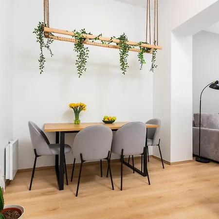 Lejlighed Modern Centrally Located - By Upstairs *