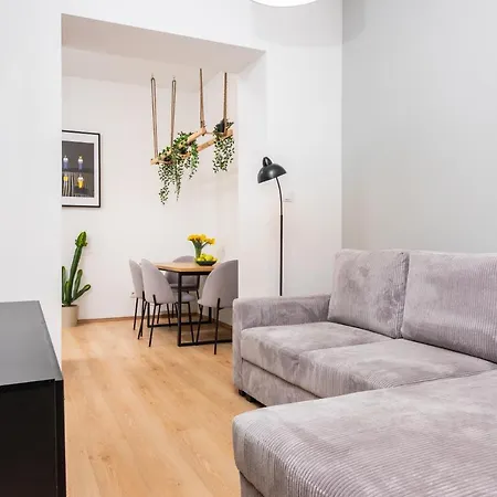 Modern Centrally Located - By Upstairs Apartment Krakau