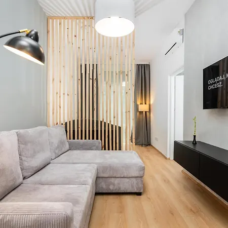 Modern Centrally Located - By Upstairs Appartement *