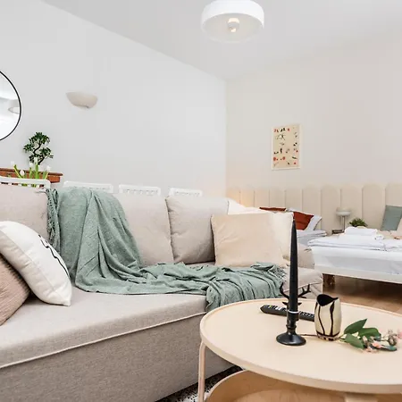 Modern Centrally Located - By Upstairs Appartement Cracovie