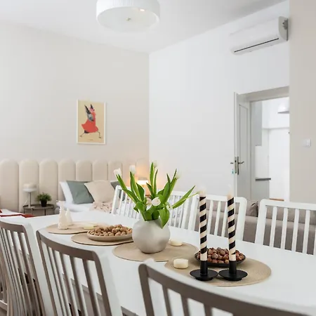 Modern Centrally Located - By Upstairs Apartment Krakau