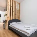 Modern Centrally Located - By Upstairs Apartament *