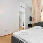 Modern Centrally Located - By Upstairs Apartament *