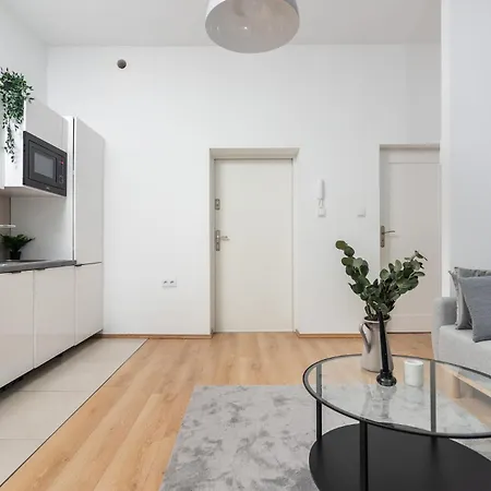 Modern Centrally Located - By Upstairs * Krakov